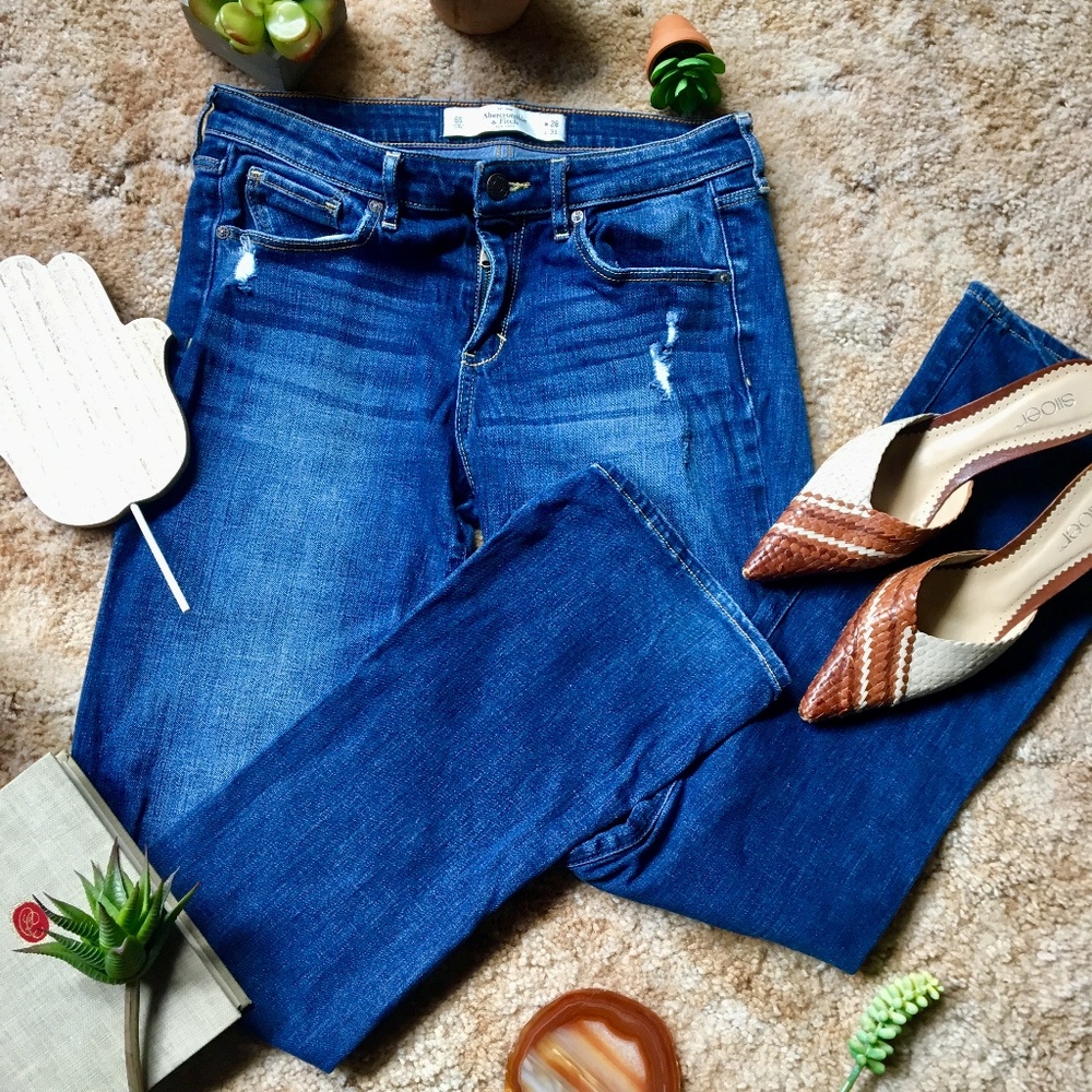{Abercrombie & Fitch} Distress Skinny Boot Jeans 6